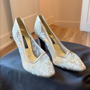 Stuart Weitzman Ivory Floral Lace Pointed-Toe Pumps